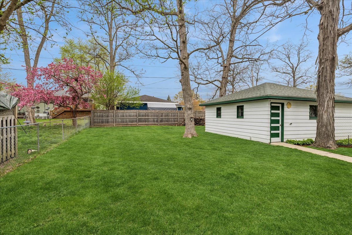 802 Kirkwood Avenue, Winthrop Harbor, IL 60096