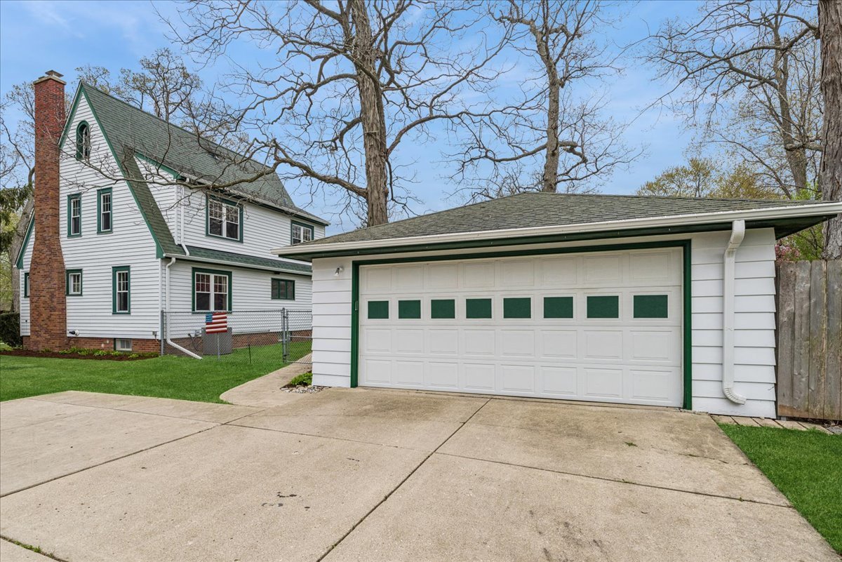 802 Kirkwood Avenue, Winthrop Harbor, IL 60096