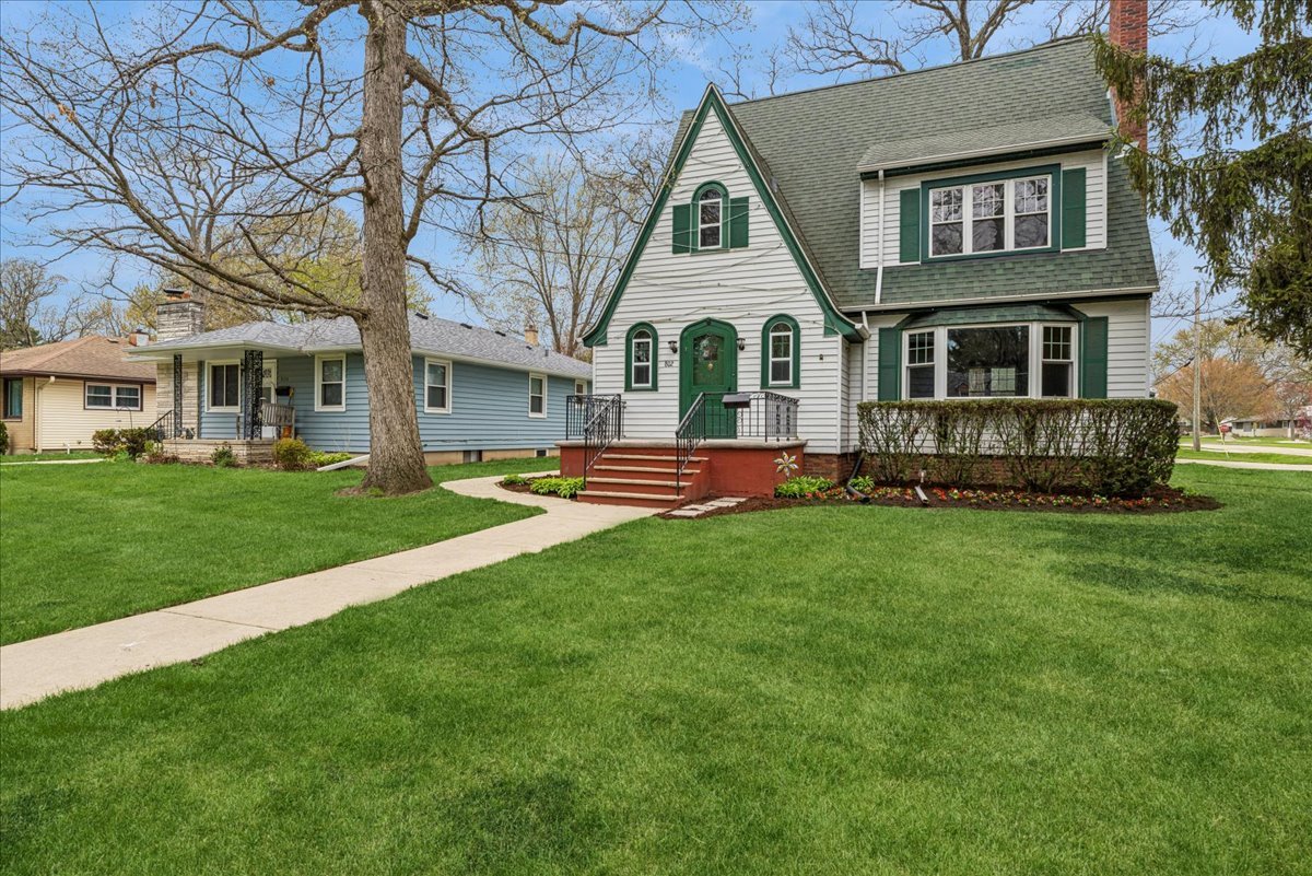 802 Kirkwood Avenue, Winthrop Harbor, IL 60096