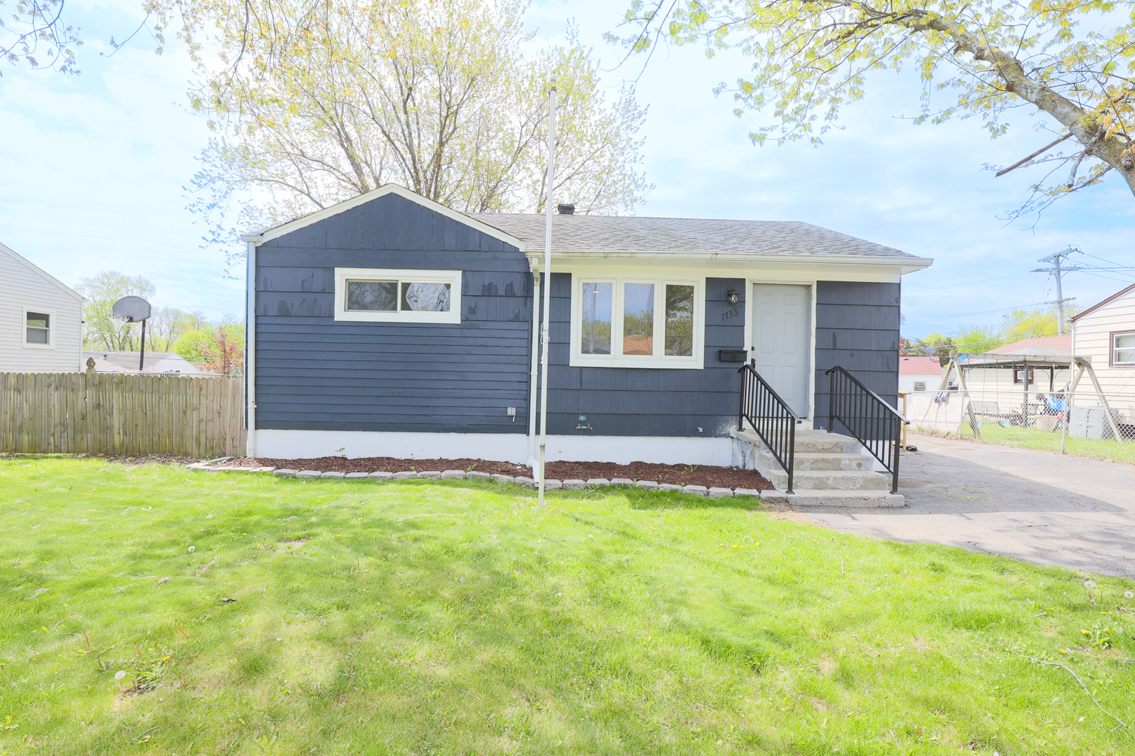 1733 Ballentine Street, Waukegan, IL 60087