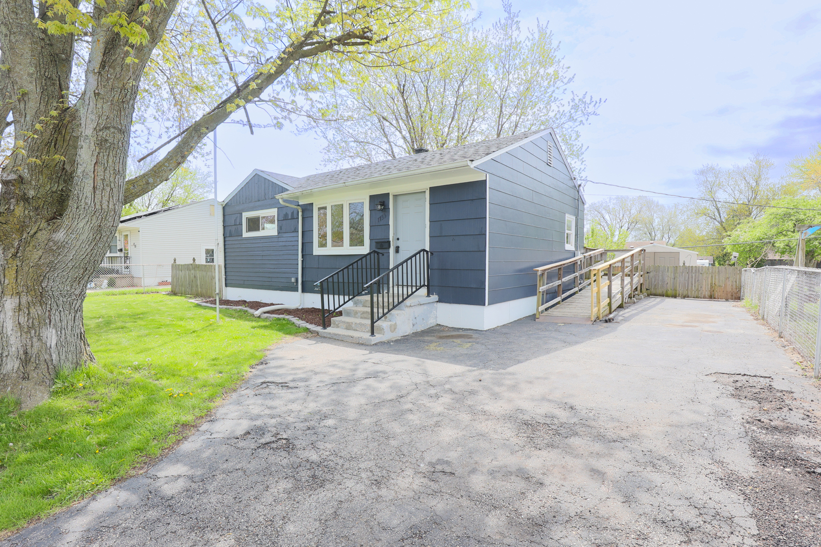 1733 Ballentine Street, Waukegan, IL 60087