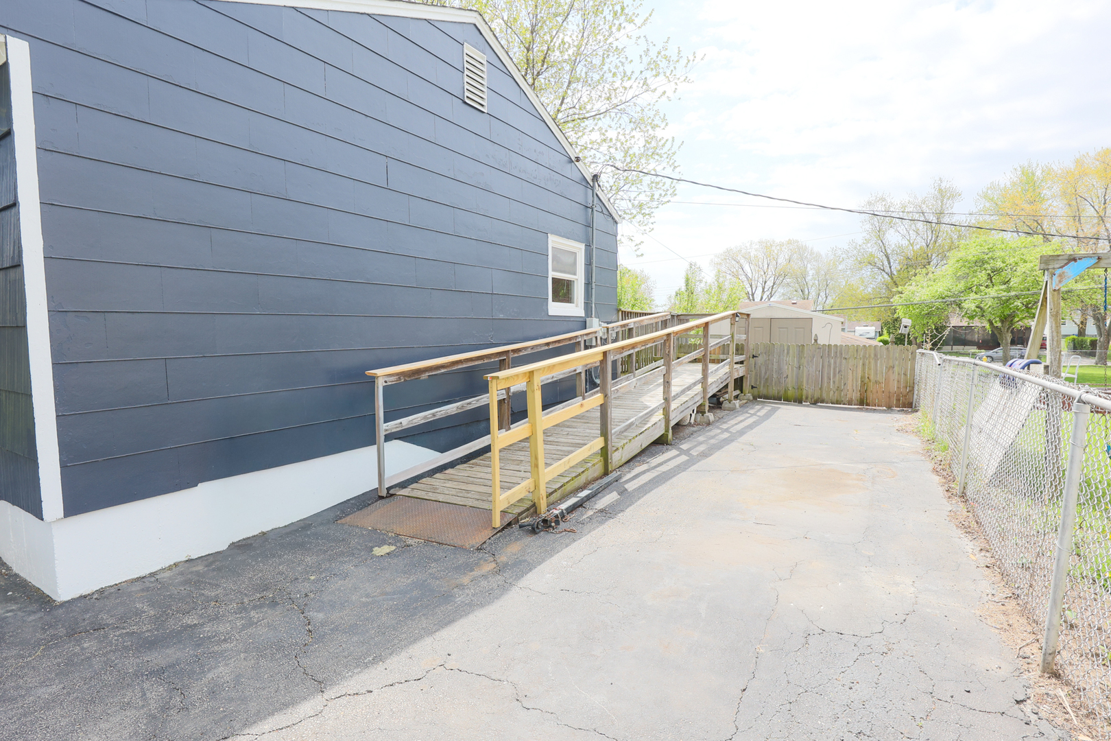 1733 Ballentine Street, Waukegan, IL 60087