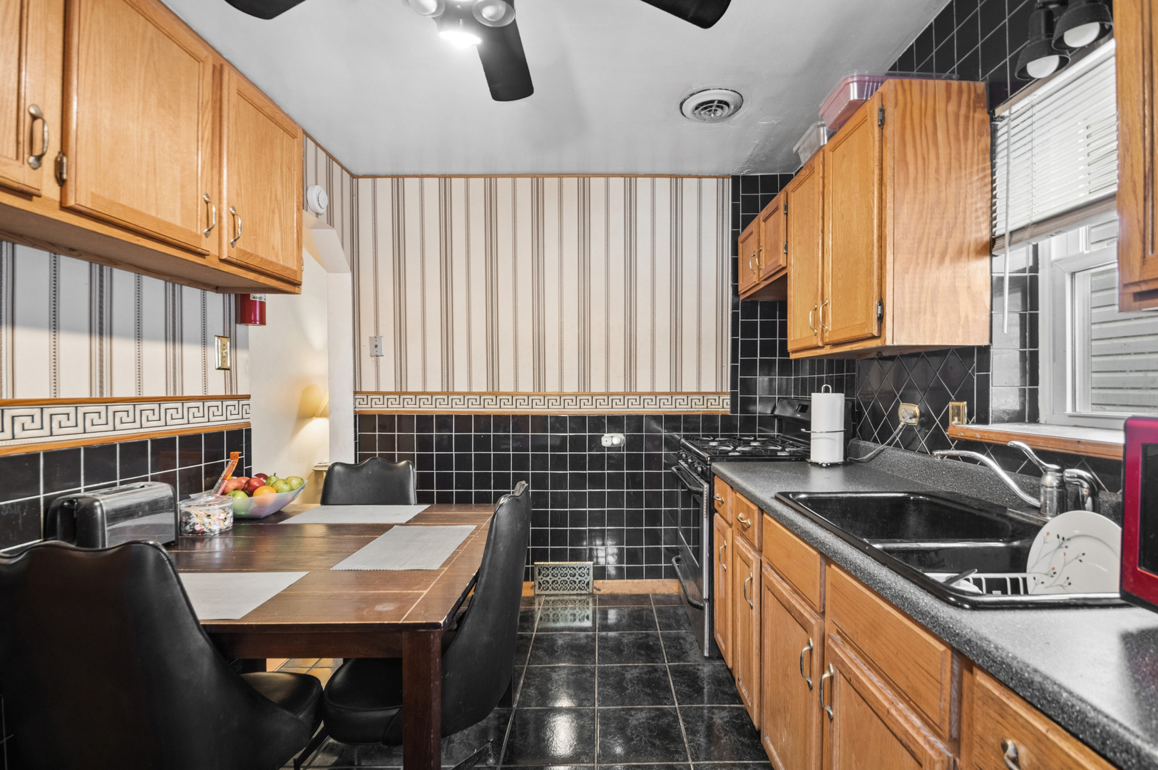 1418 N Waller Avenue, Chicago, IL 60651