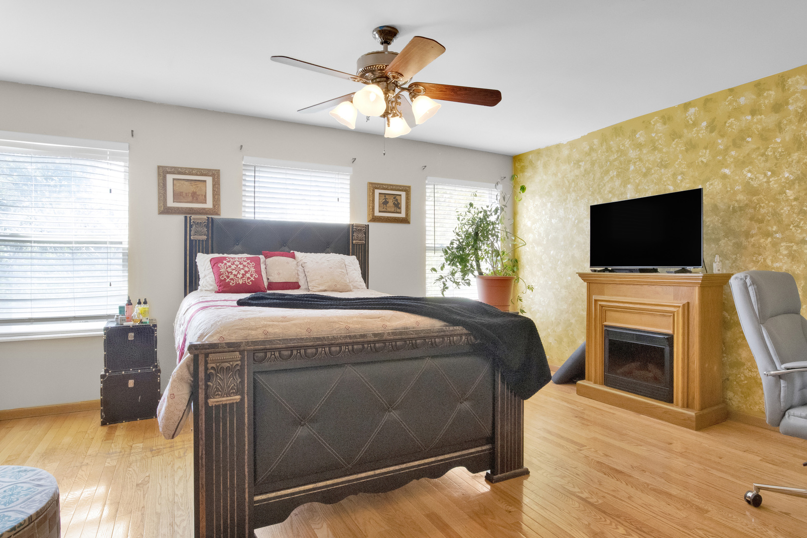 4757 S Langley Avenue, Chicago, IL 60615