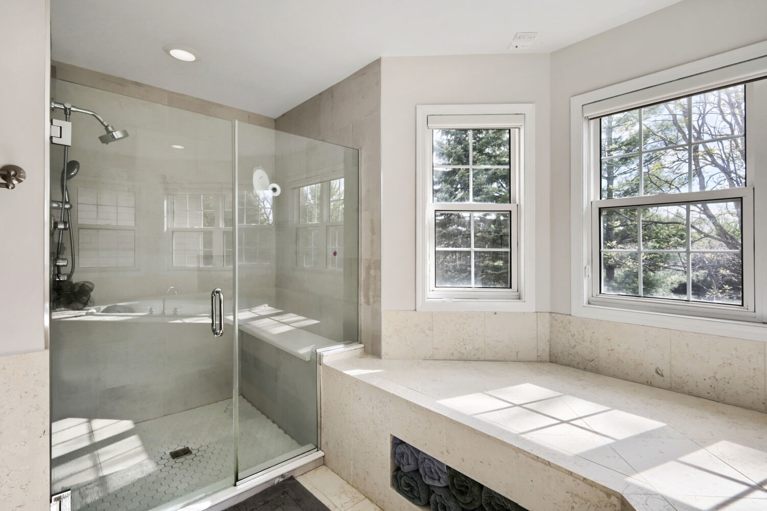 155 Michigan Drive, Bloomingdale, IL 60108