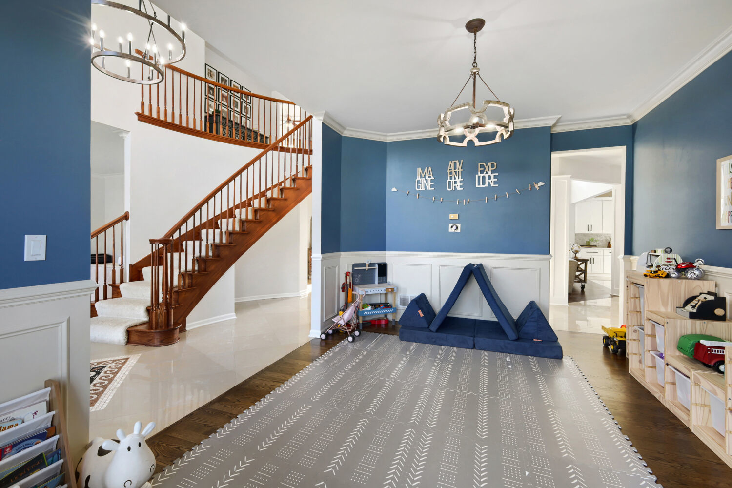 155 Michigan Drive, Bloomingdale, IL 60108