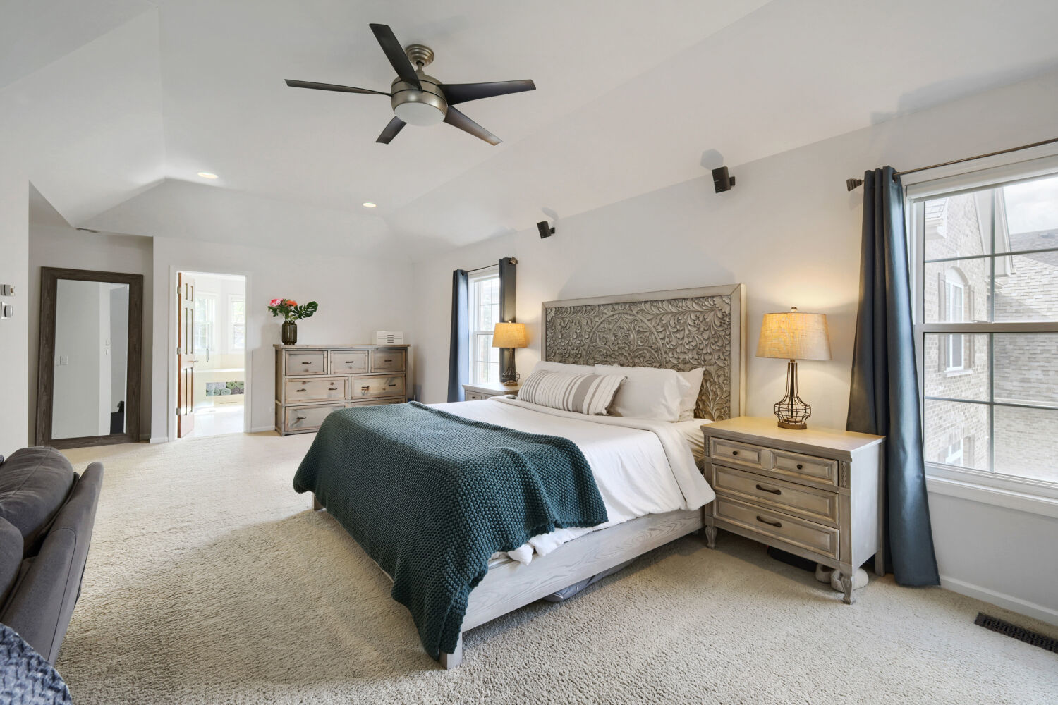 155 Michigan Drive, Bloomingdale, IL 60108