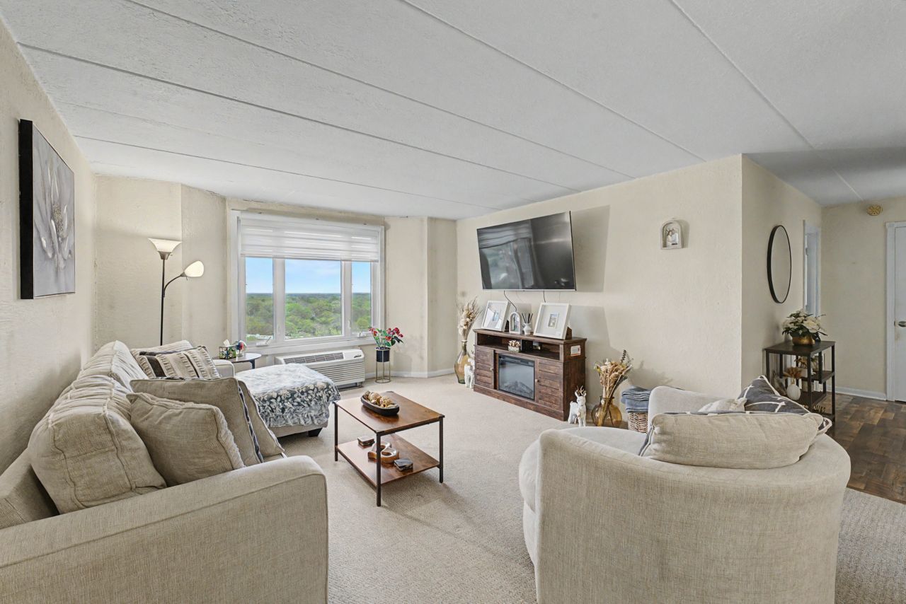 1 Renaissance Place #1105, Palatine, IL 60067
