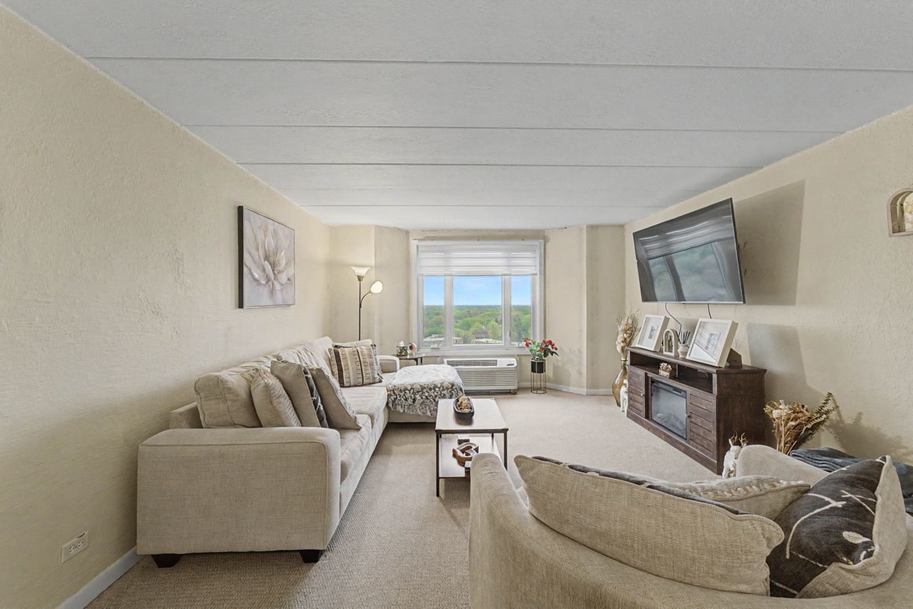 1 Renaissance Place #1105, Palatine, IL 60067