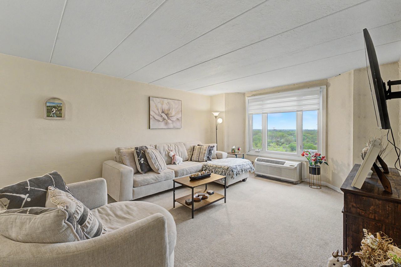1 Renaissance Place #1105, Palatine, IL 60067