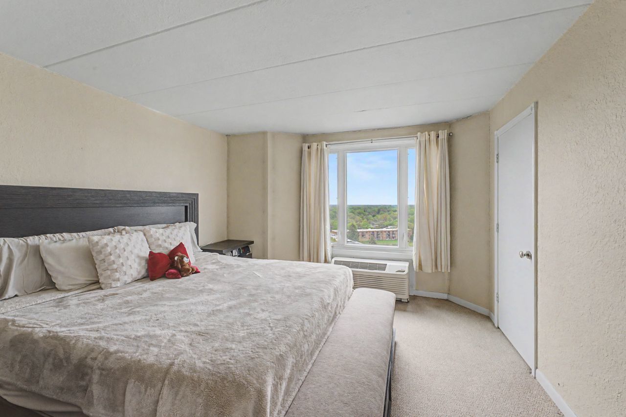 1 Renaissance Place #1105, Palatine, IL 60067