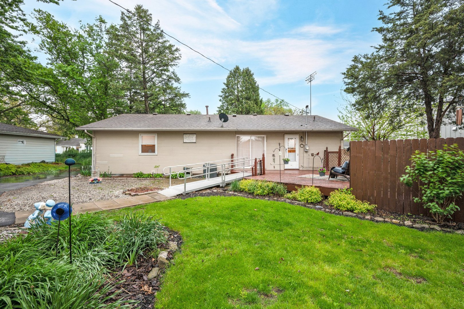 327 W Poplar Street, Heyworth, IL 61745