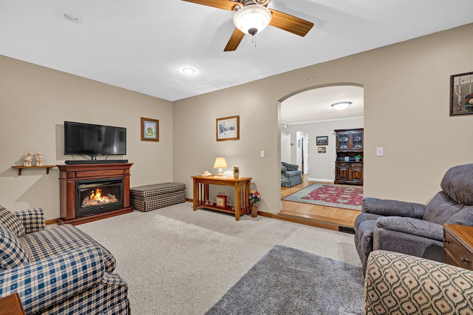 327 W Poplar Street, Heyworth, IL 61745