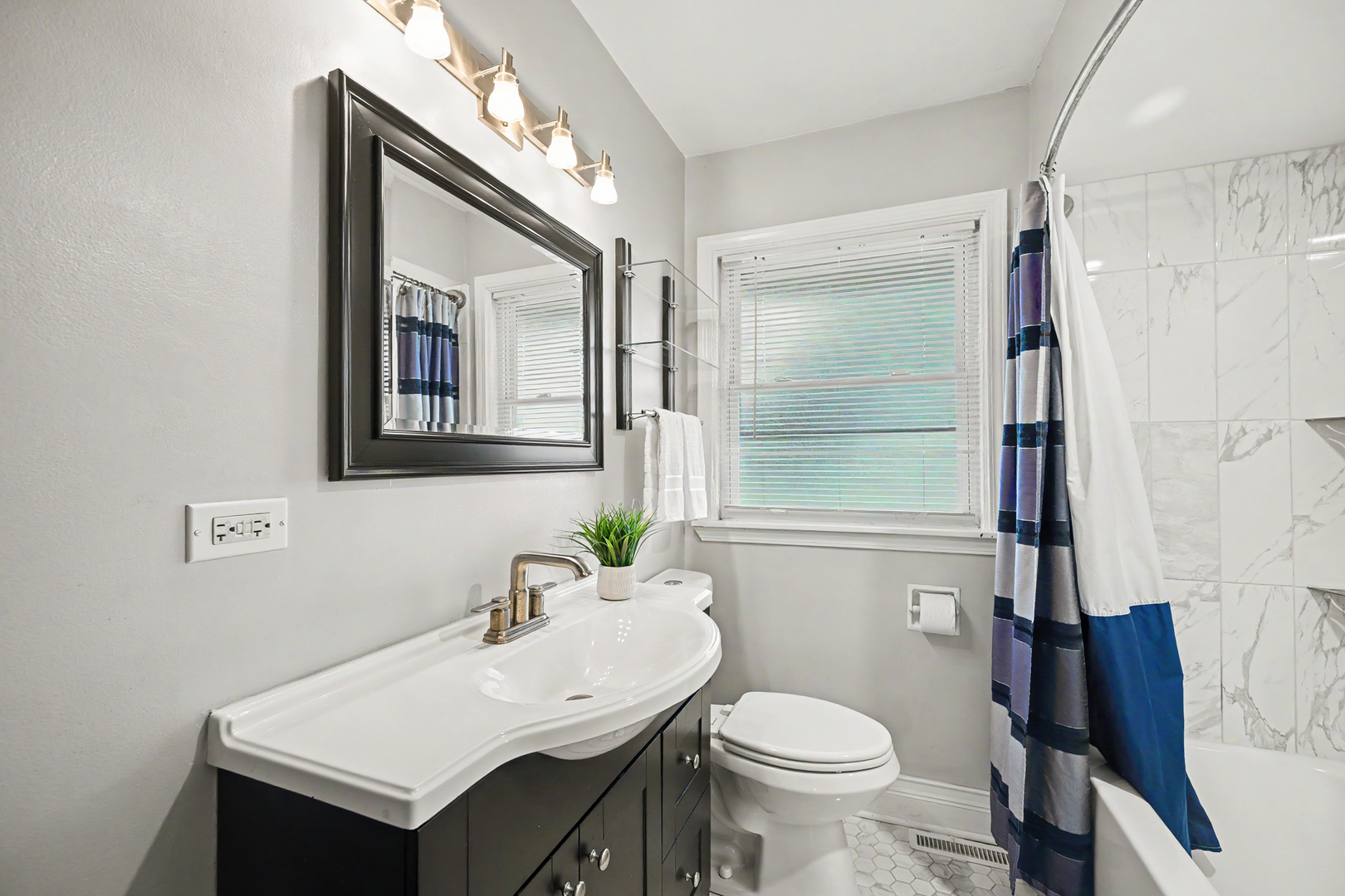 449 W Verret Street, Elmhurst, IL 60126