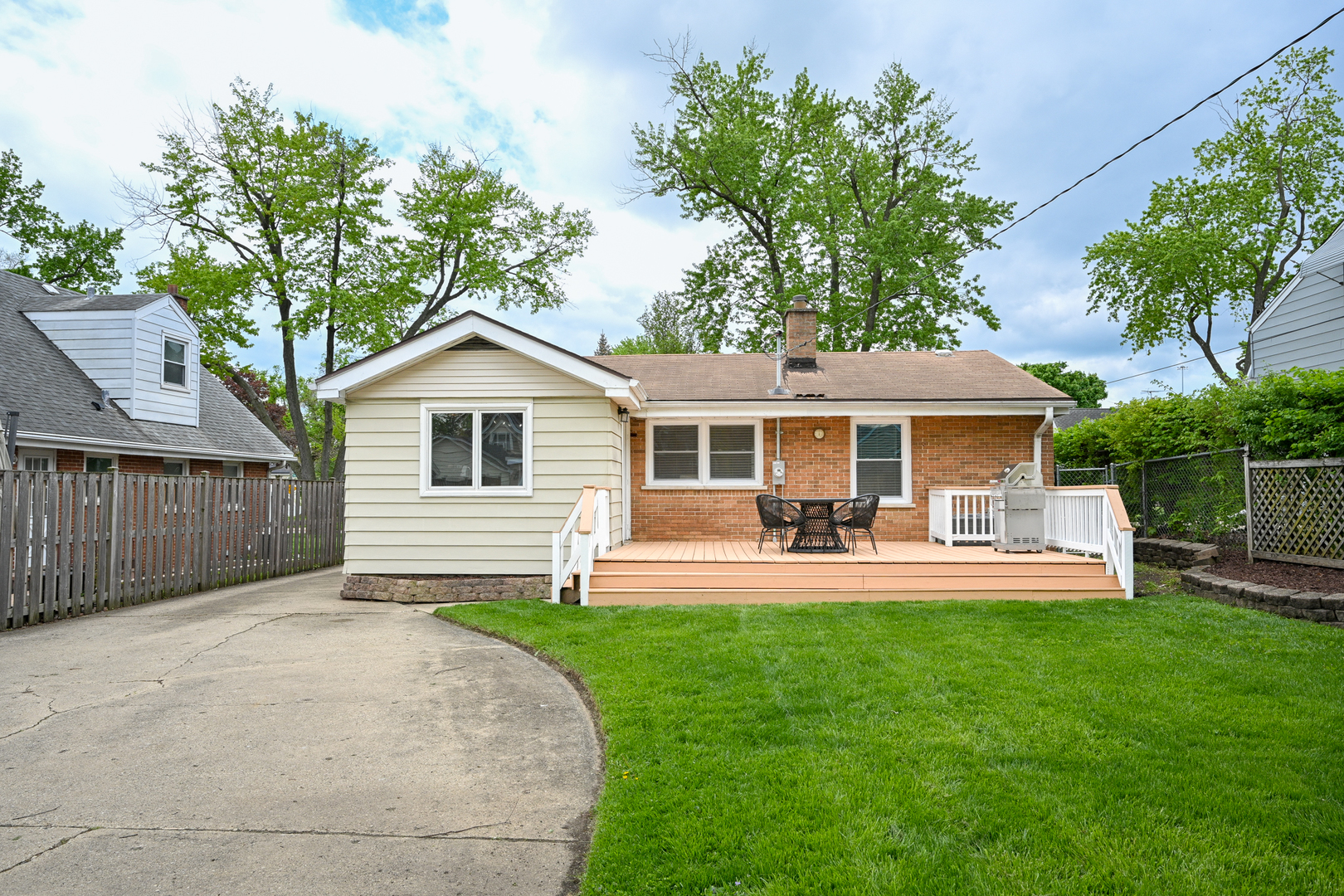 449 W Verret Street, Elmhurst, IL 60126