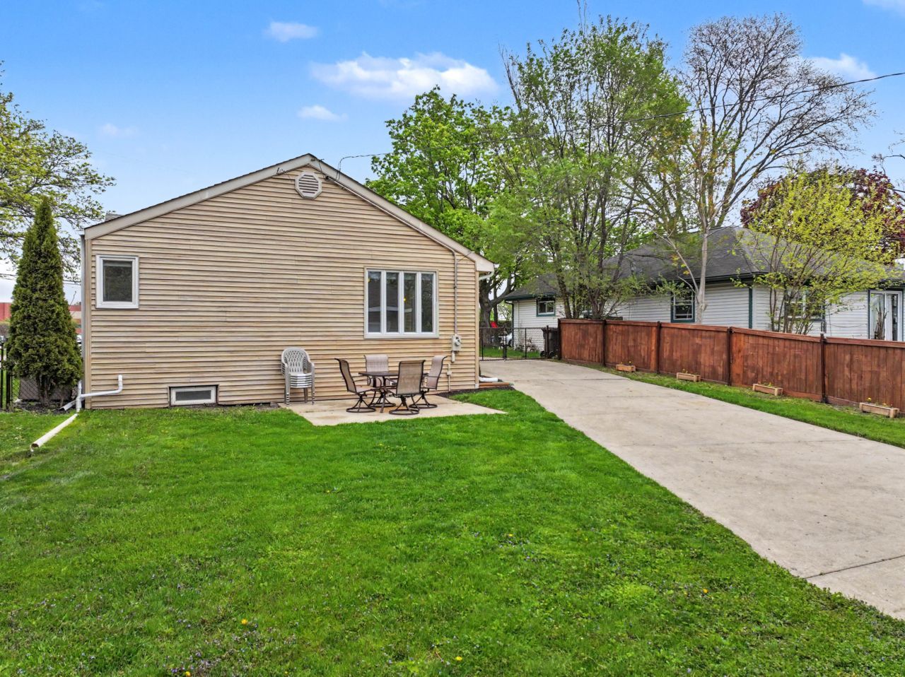 218 N Louis Street, Mount Prospect, IL 60056