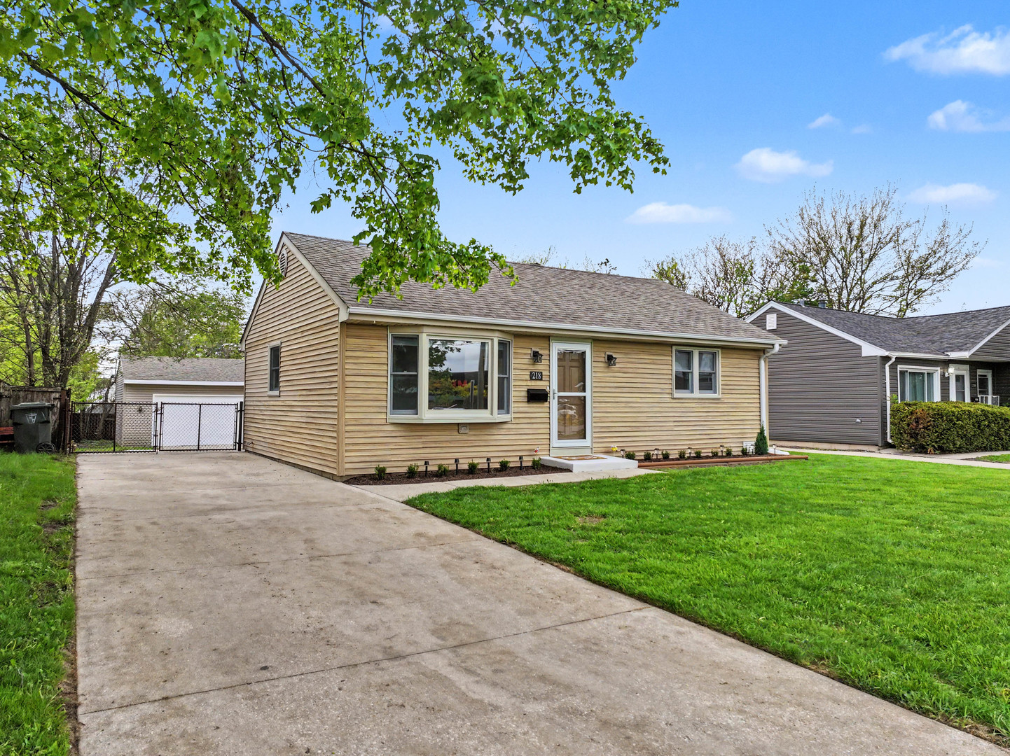 218 N Louis Street, Mount Prospect, IL 60056