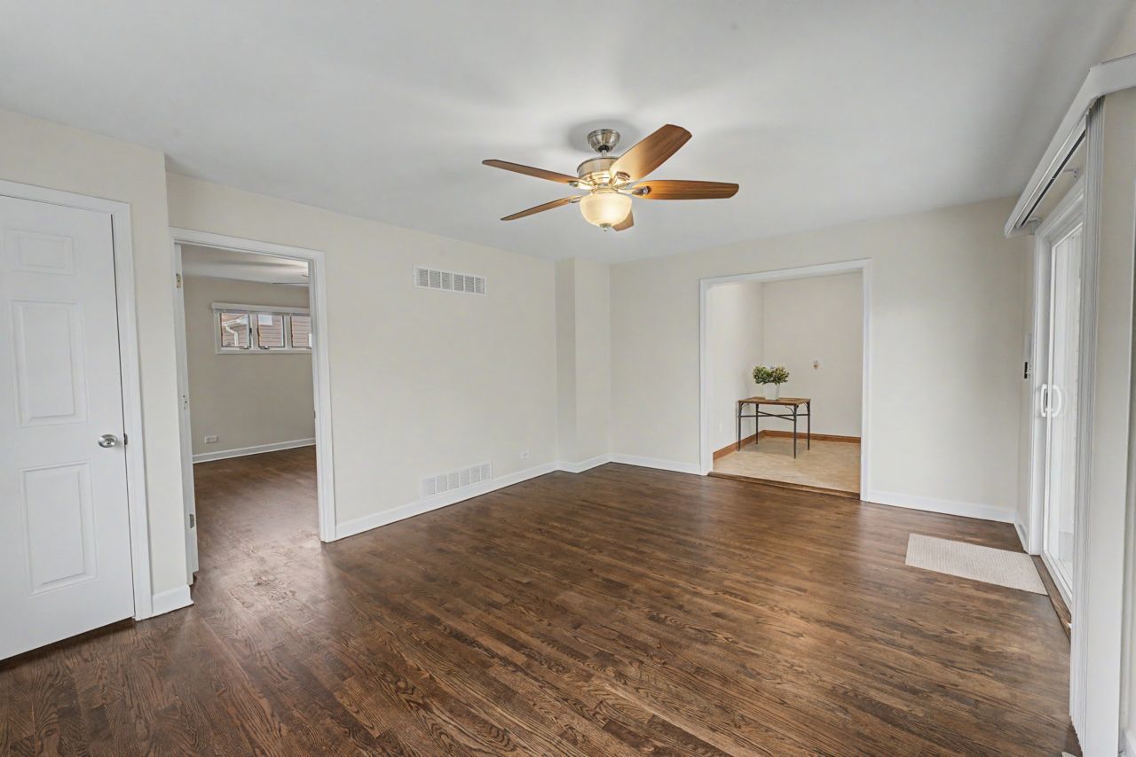 218 N Louis Street, Mount Prospect, IL 60056