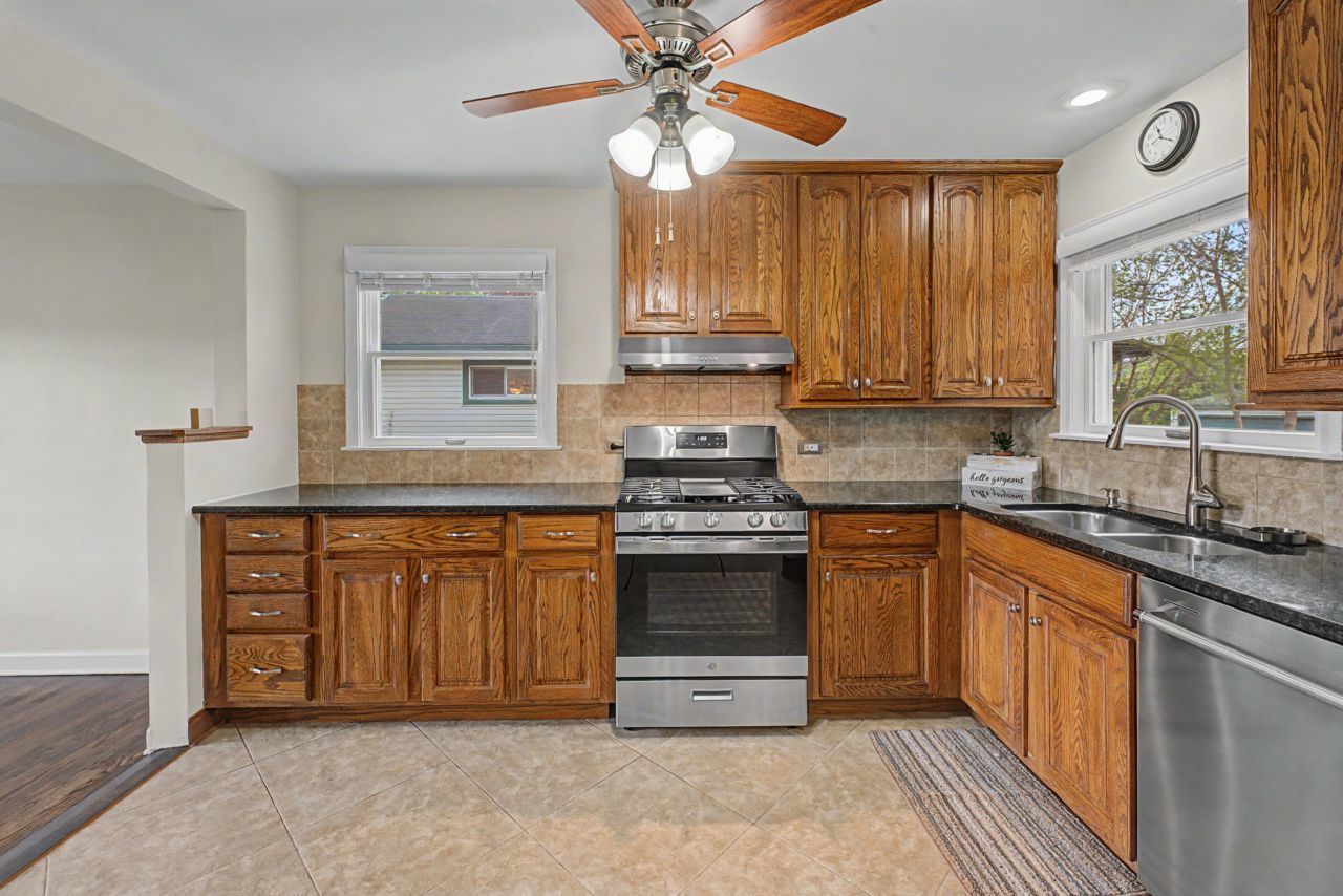 218 N Louis Street, Mount Prospect, IL 60056