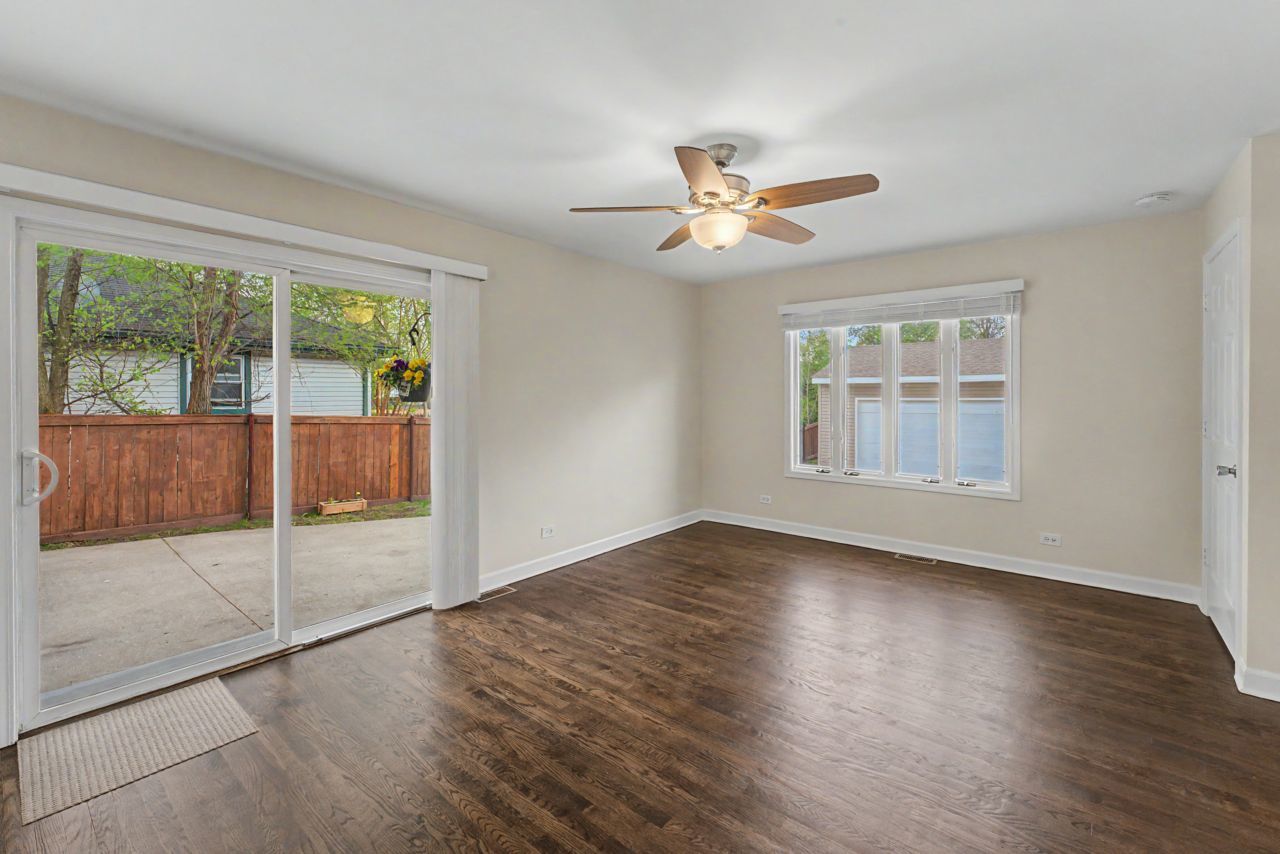 218 N Louis Street, Mount Prospect, IL 60056