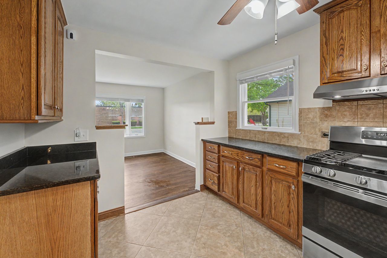 218 N Louis Street, Mount Prospect, IL 60056