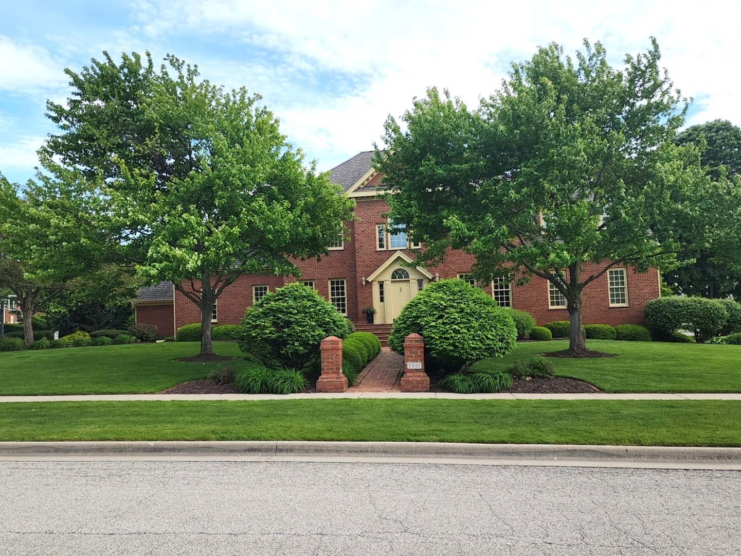 3301 Wisteria Lane, Bloomington, IL 61704