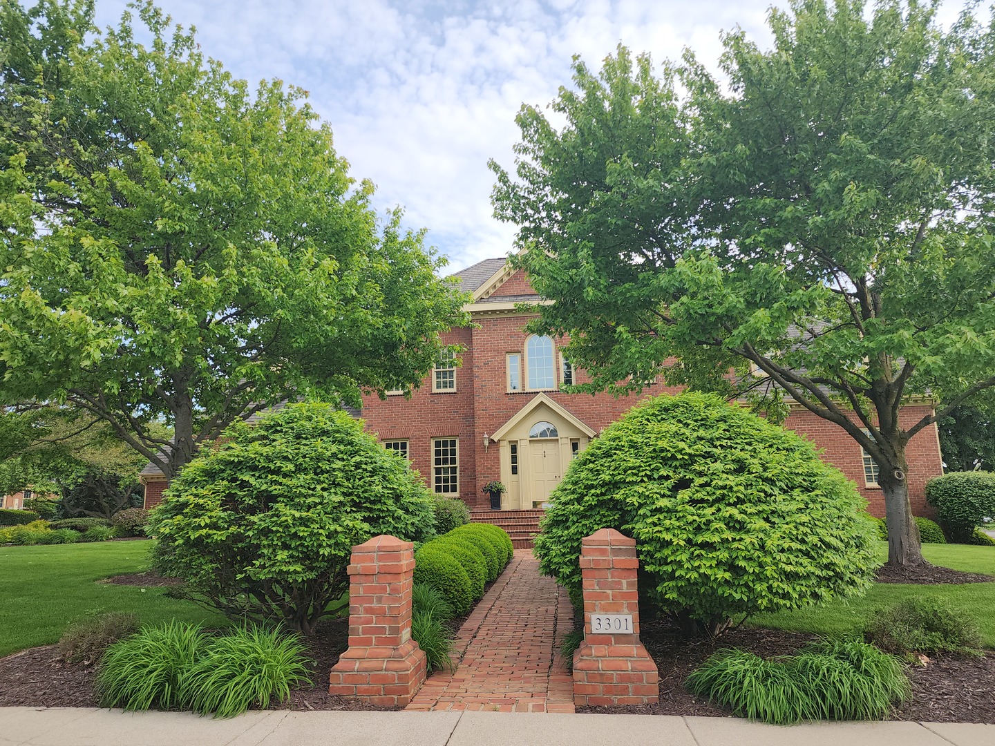 3301 Wisteria Lane, Bloomington, IL 61704