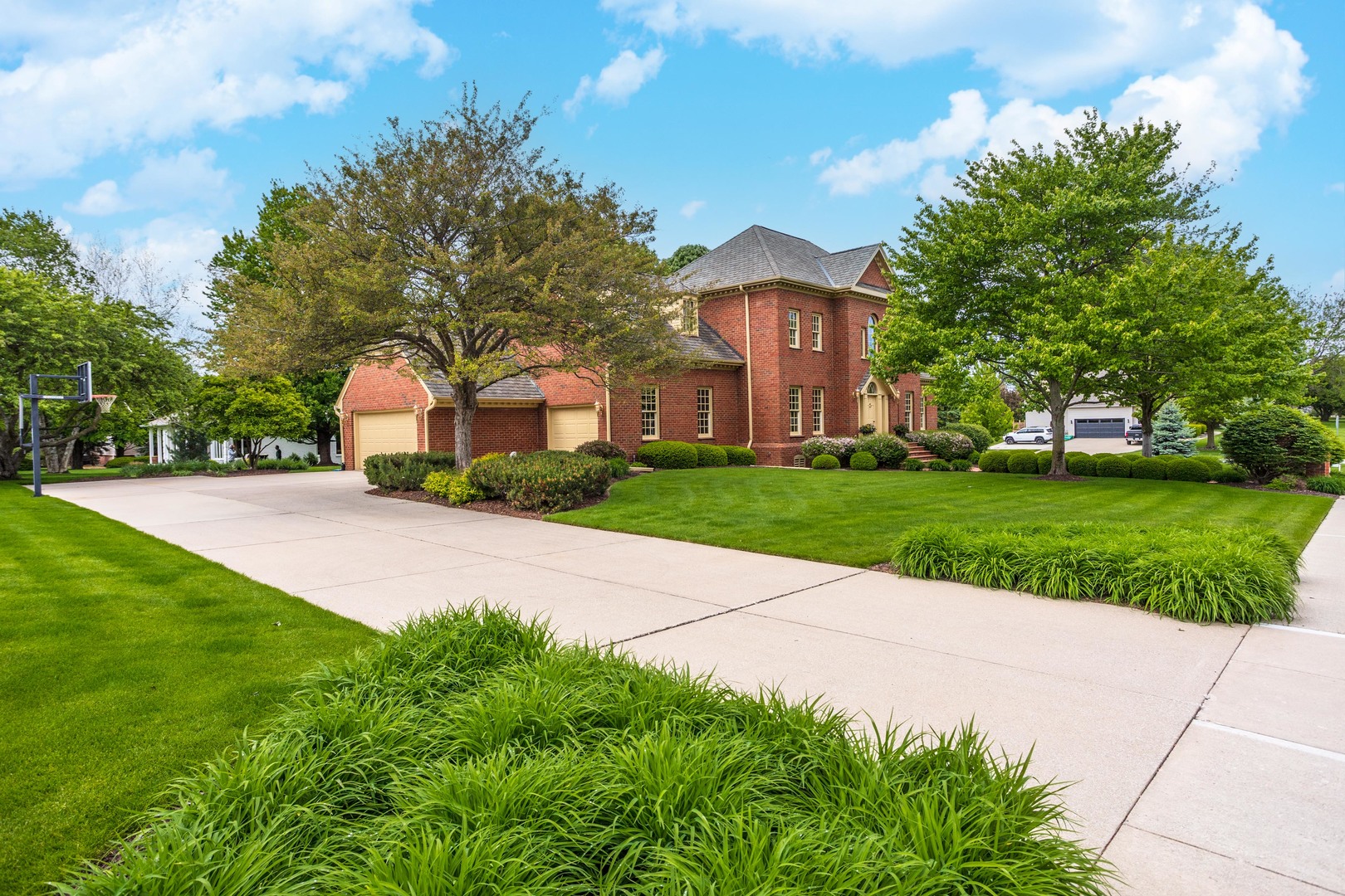 3301 Wisteria Lane, Bloomington, IL 61704