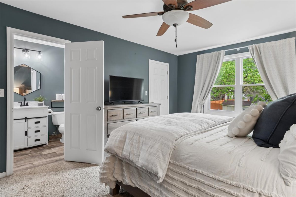 733 Cypress Lane, Carol Stream, IL 60188