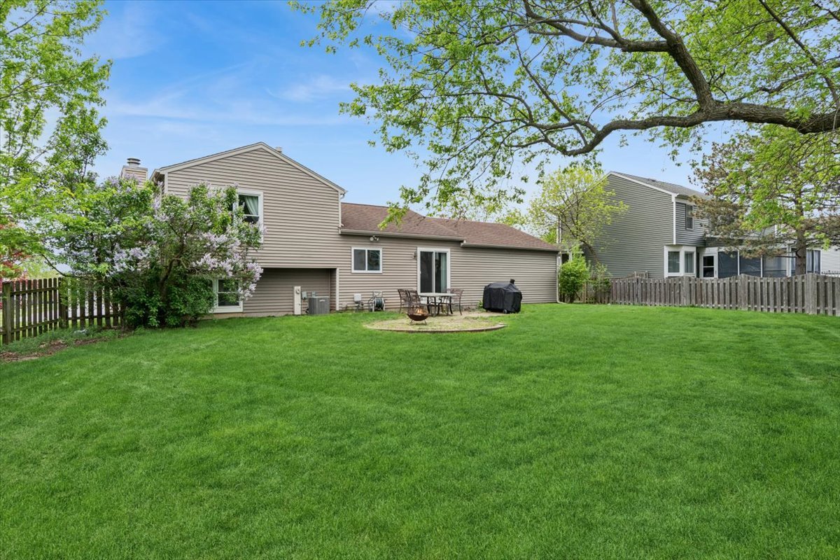 733 Cypress Lane, Carol Stream, IL 60188