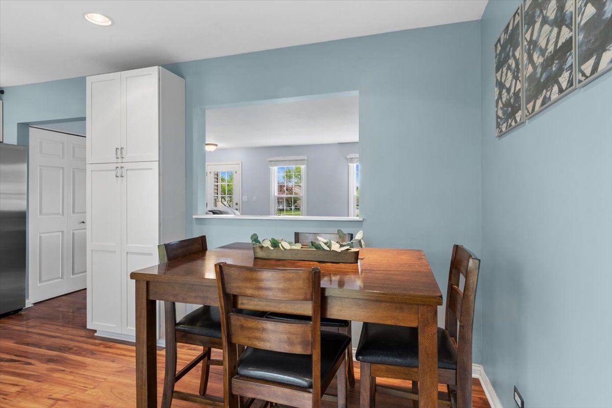 733 Cypress Lane, Carol Stream, IL 60188