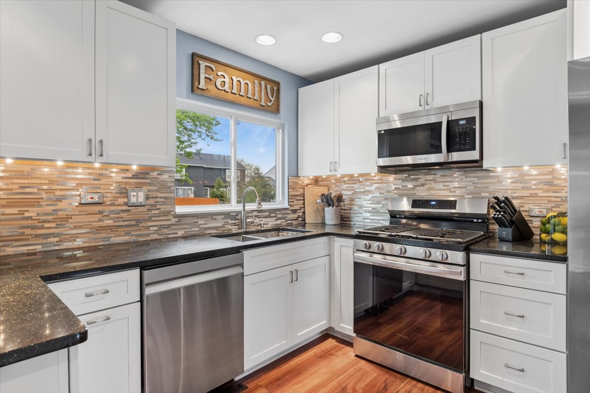 733 Cypress Lane, Carol Stream, IL 60188