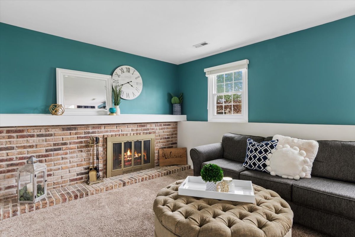 733 Cypress Lane, Carol Stream, IL 60188