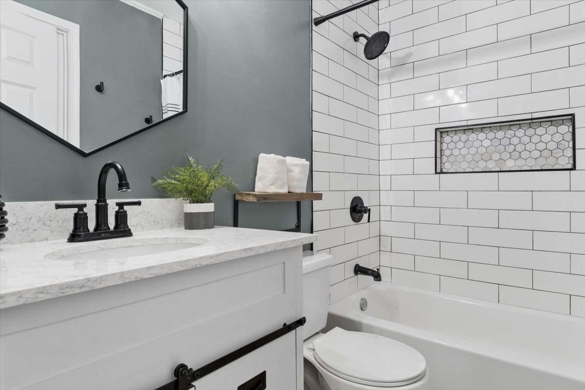 733 Cypress Lane, Carol Stream, IL 60188