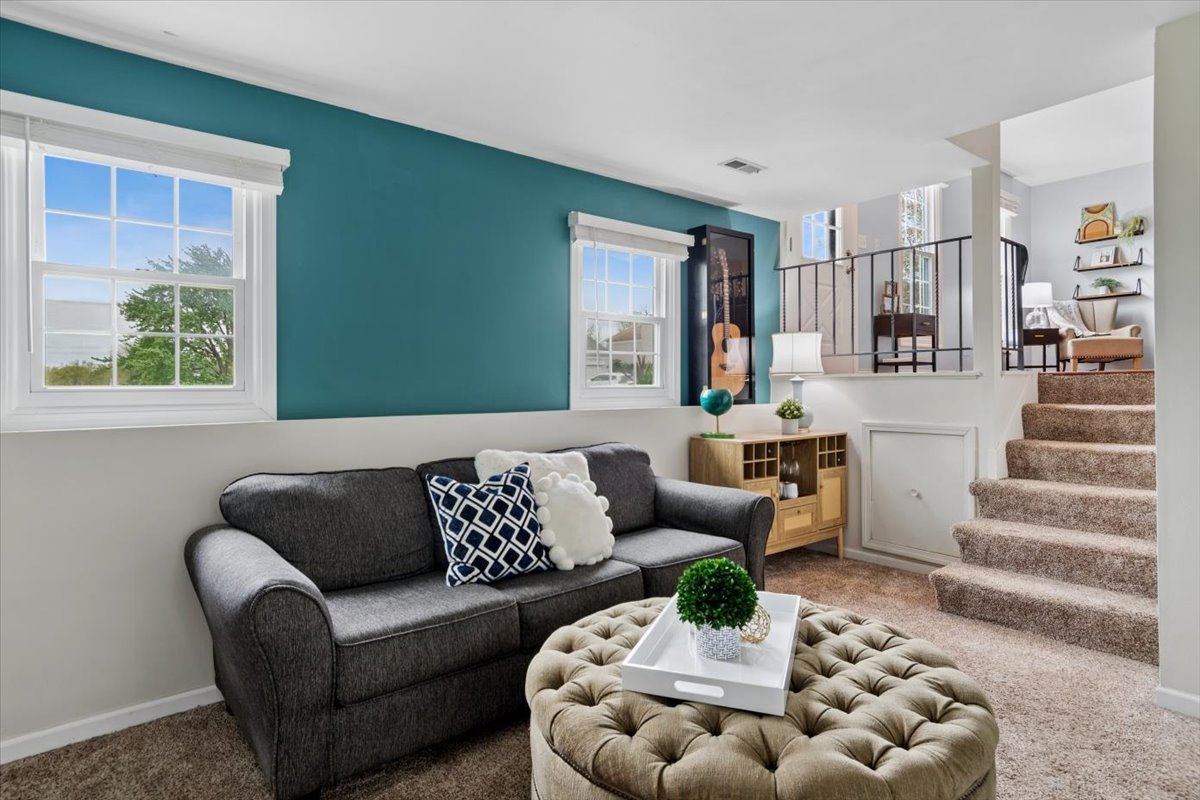 733 Cypress Lane, Carol Stream, IL 60188