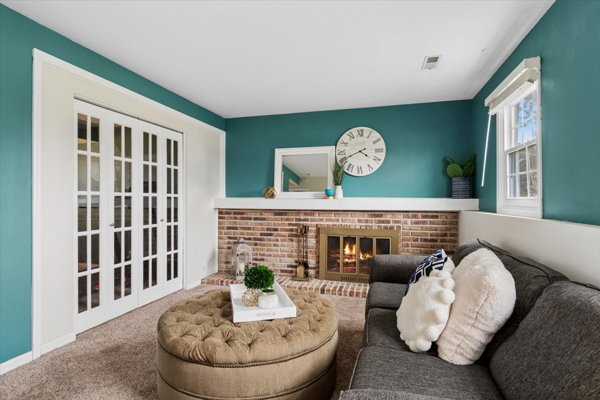 733 Cypress Lane, Carol Stream, IL 60188