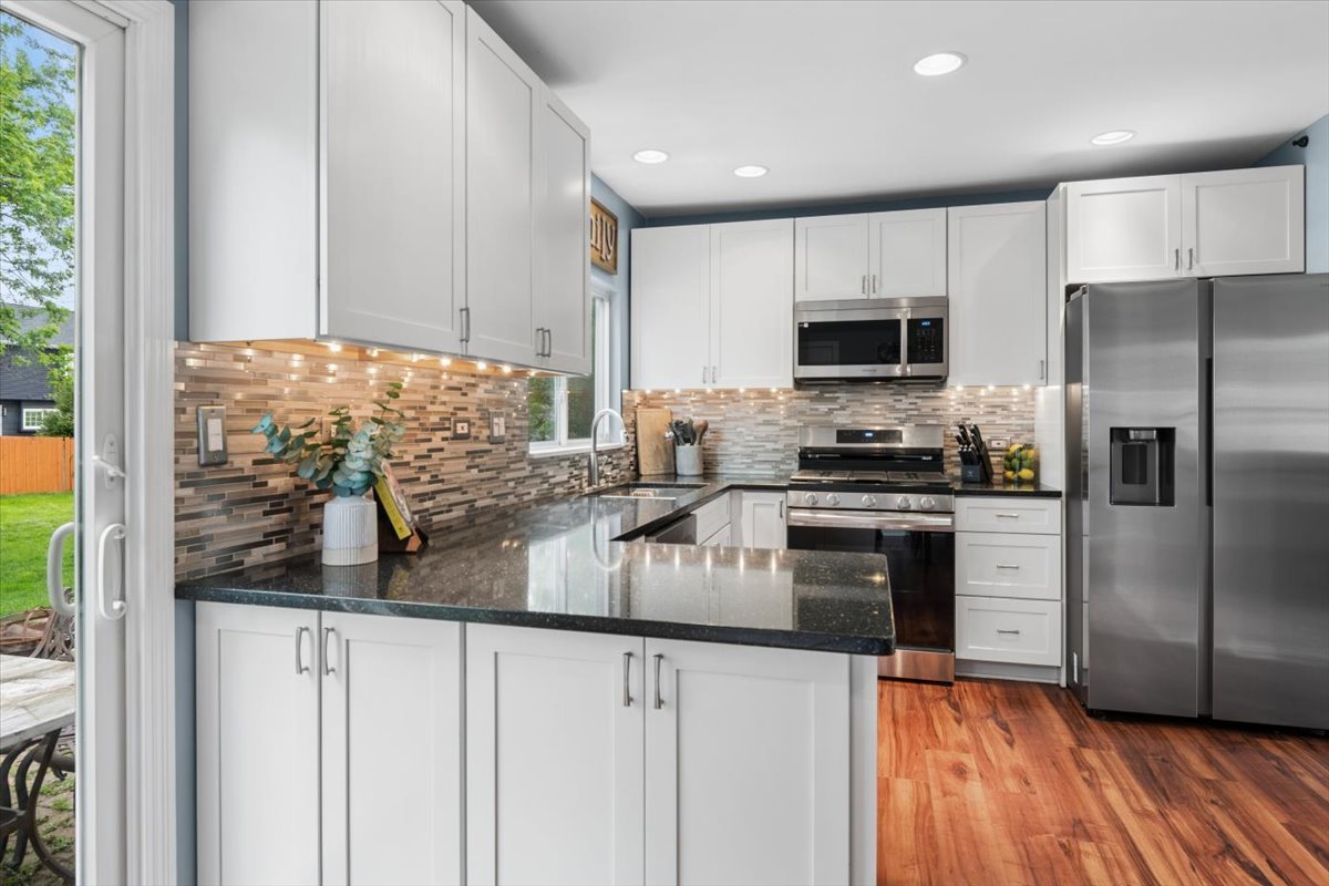 733 Cypress Lane, Carol Stream, IL 60188