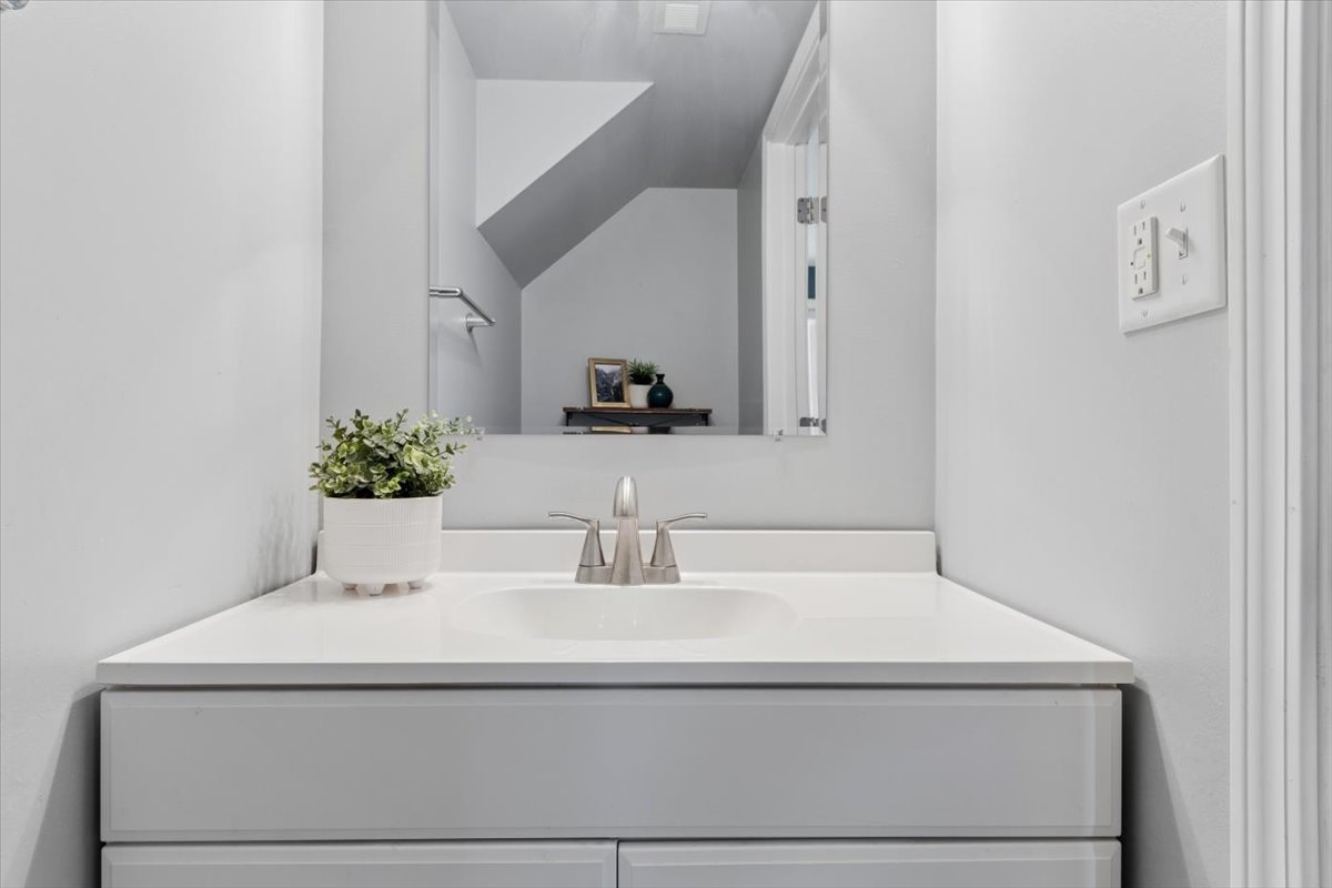 733 Cypress Lane, Carol Stream, IL 60188