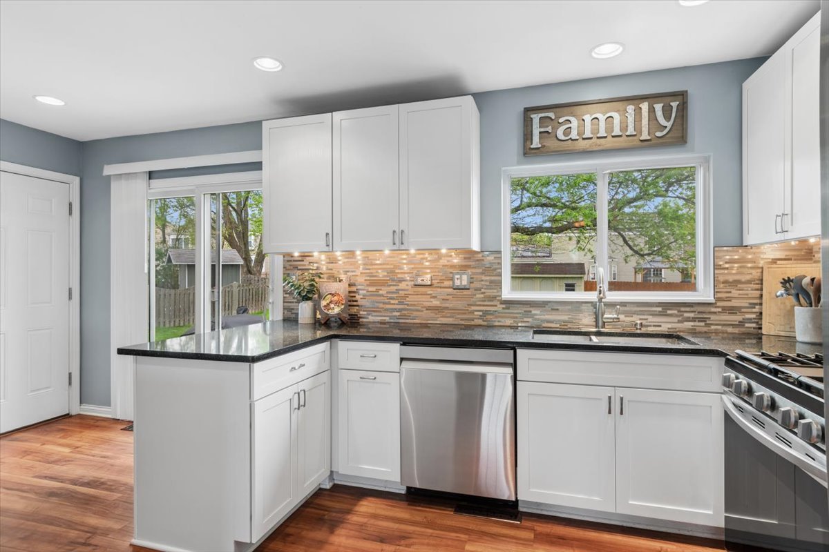 733 Cypress Lane, Carol Stream, IL 60188