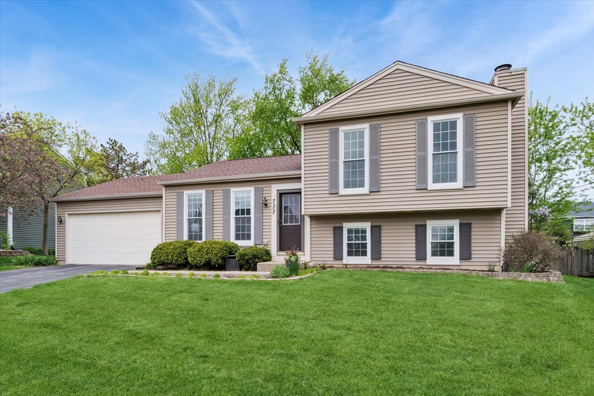 733 Cypress Lane, Carol Stream, IL 60188