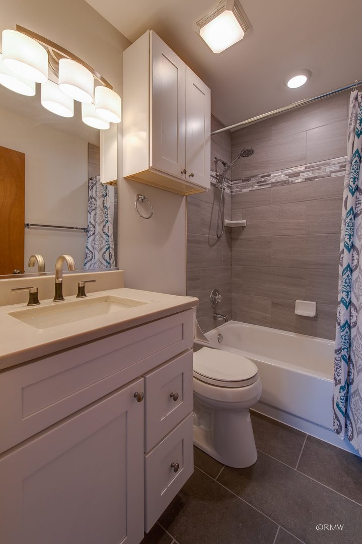 344 Kildare Court, Carol Stream, IL 60188