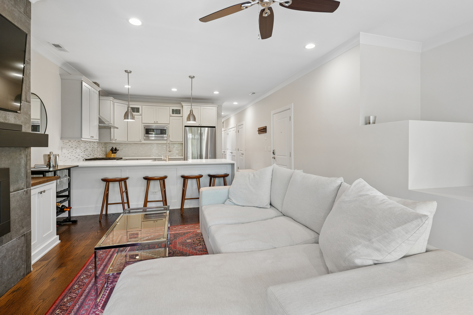 3614 N Damen Avenue #2, Chicago, IL 60618