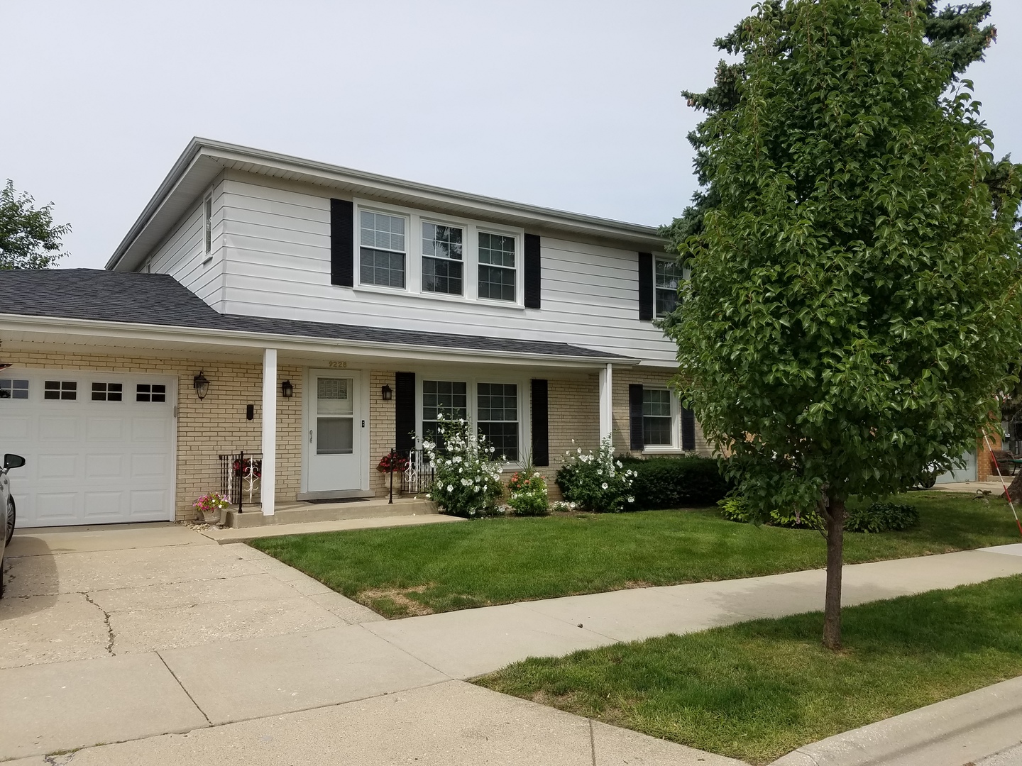 9228 N Woodland Drive #1, Niles, IL 60714