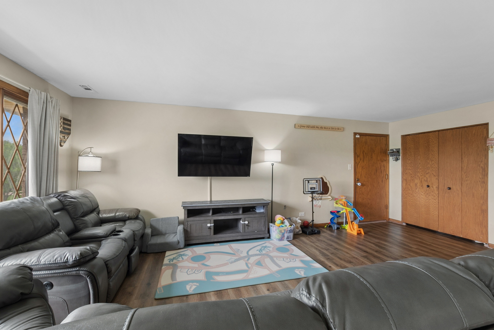 10704 Kilpatrick Avenue #3B, Oak Lawn, IL 60453