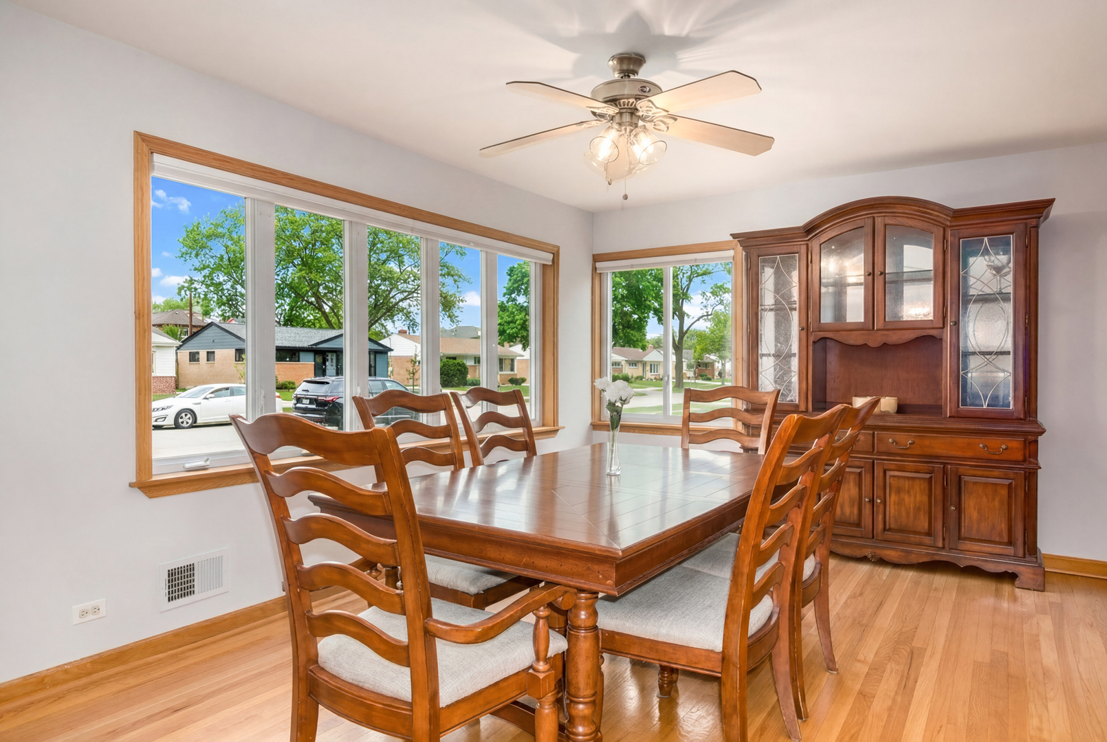 8233 N Octavia Avenue, Niles, IL 60714