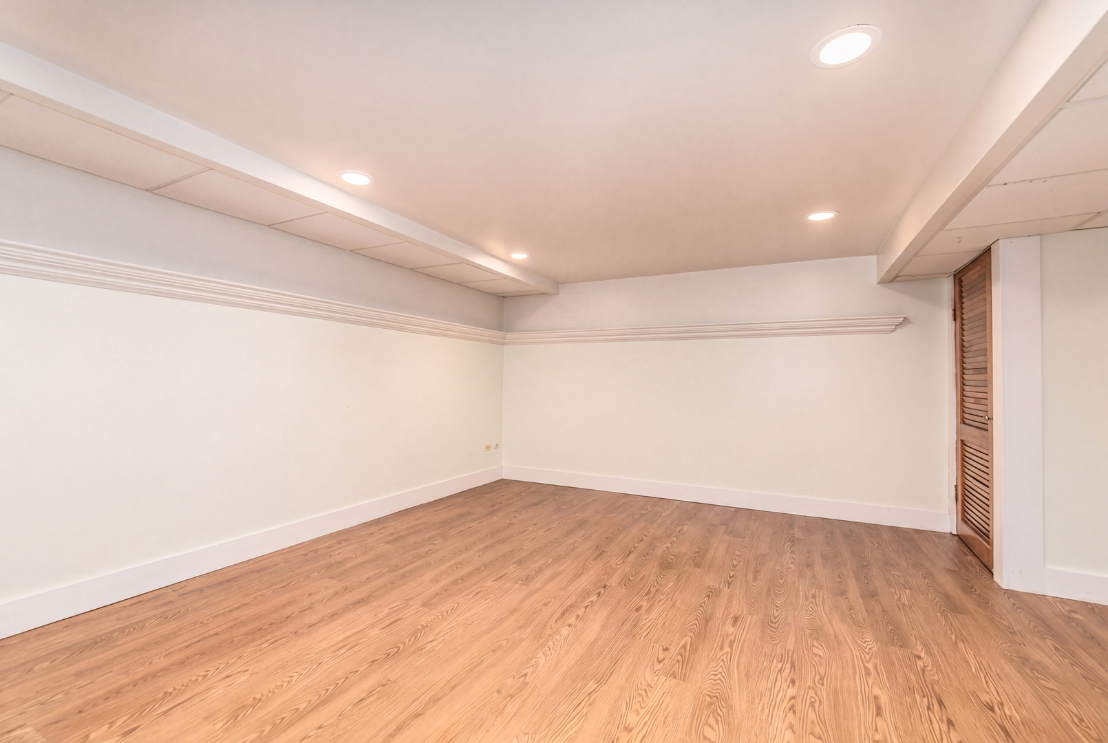 8233 N Octavia Avenue, Niles, IL 60714
