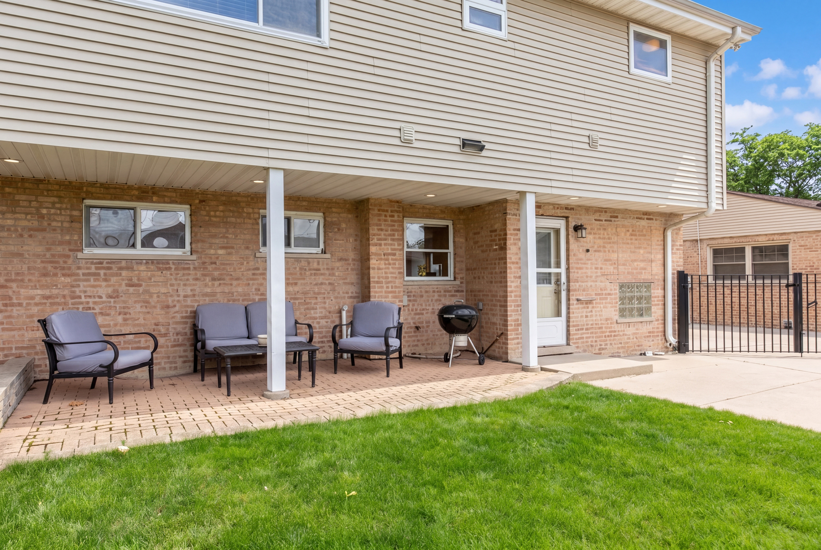 8233 N Octavia Avenue, Niles, IL 60714