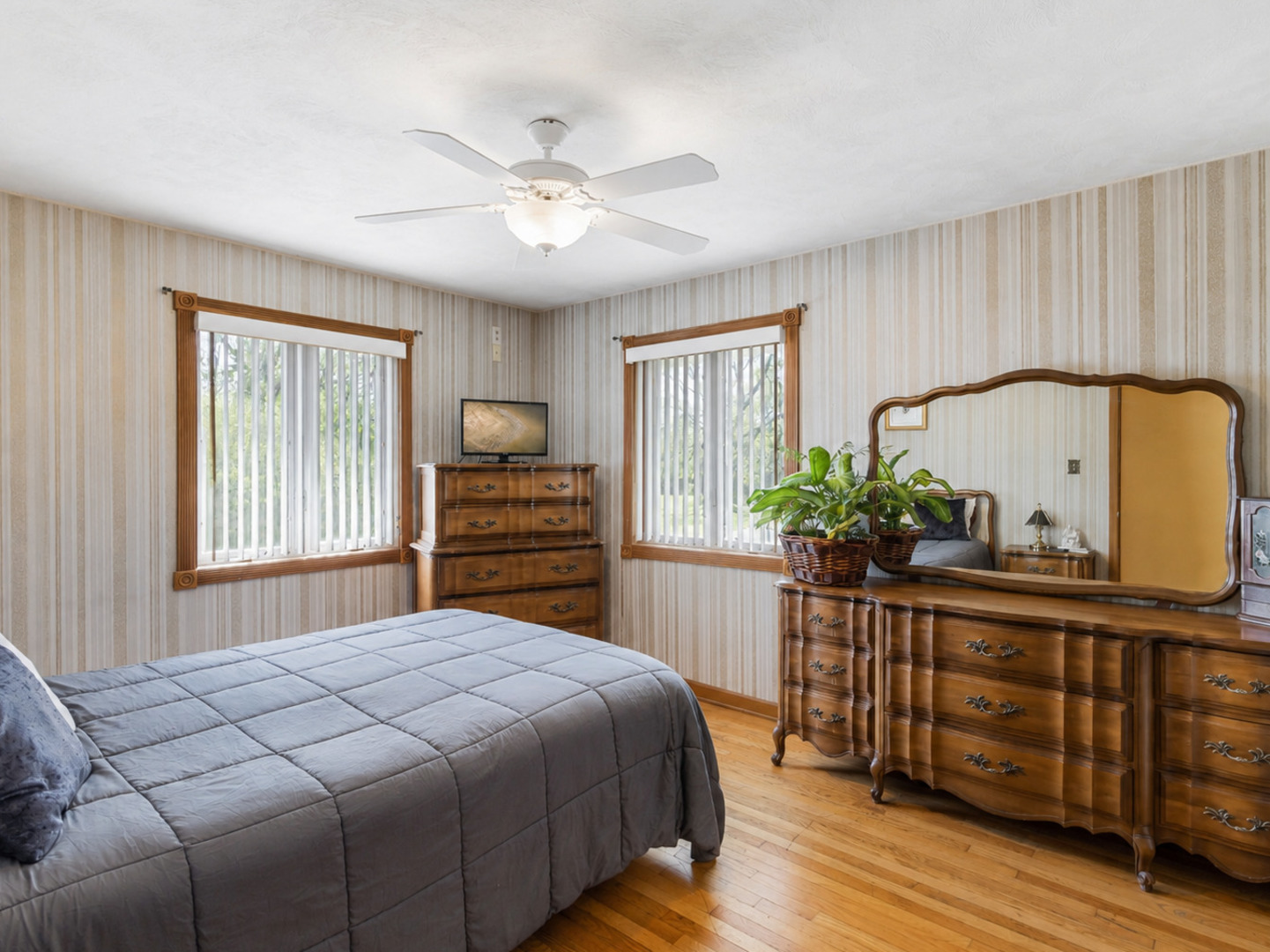 506 Forest Preserve Drive, Wood Dale, IL 60191