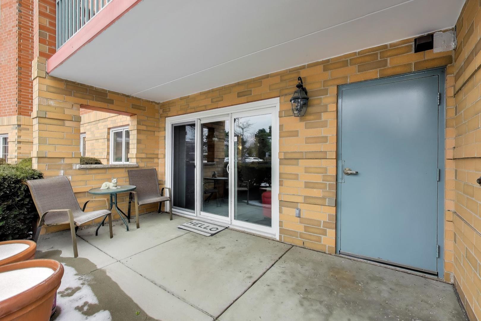 710 Creekside Drive #104A, Mount Prospect, IL 60056