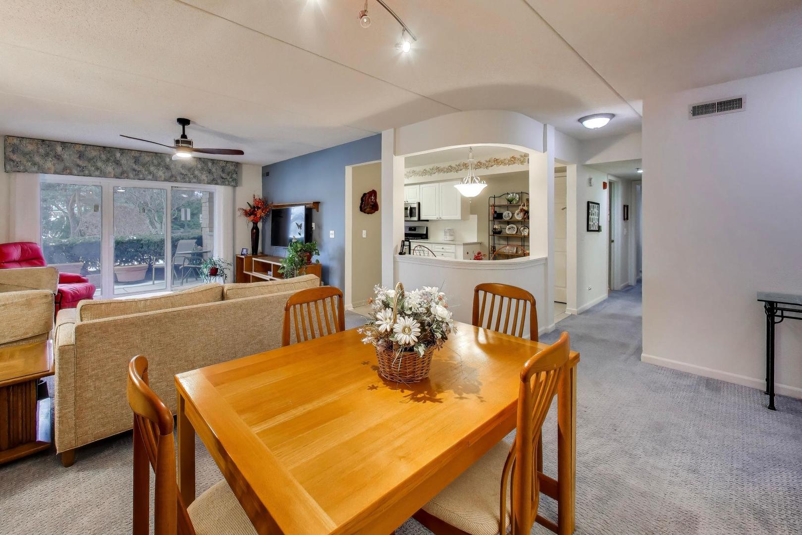 710 Creekside Drive #104A, Mount Prospect, IL 60056